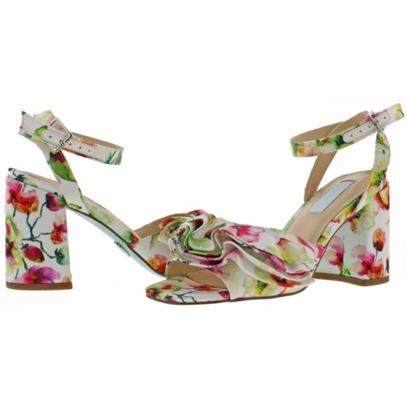 Betsey Johnson Shoes - BETSEY JOHNSON WHITE FLORAL BLOCK HEEL SIZE 7.5